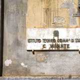 Dal 1928 al 1943 l�istituto venne dedicato ad Araldo di Crollalanza, per poi essere intitolato definitivamente al giurista Cesare Vivante nel secondo dopoguerra